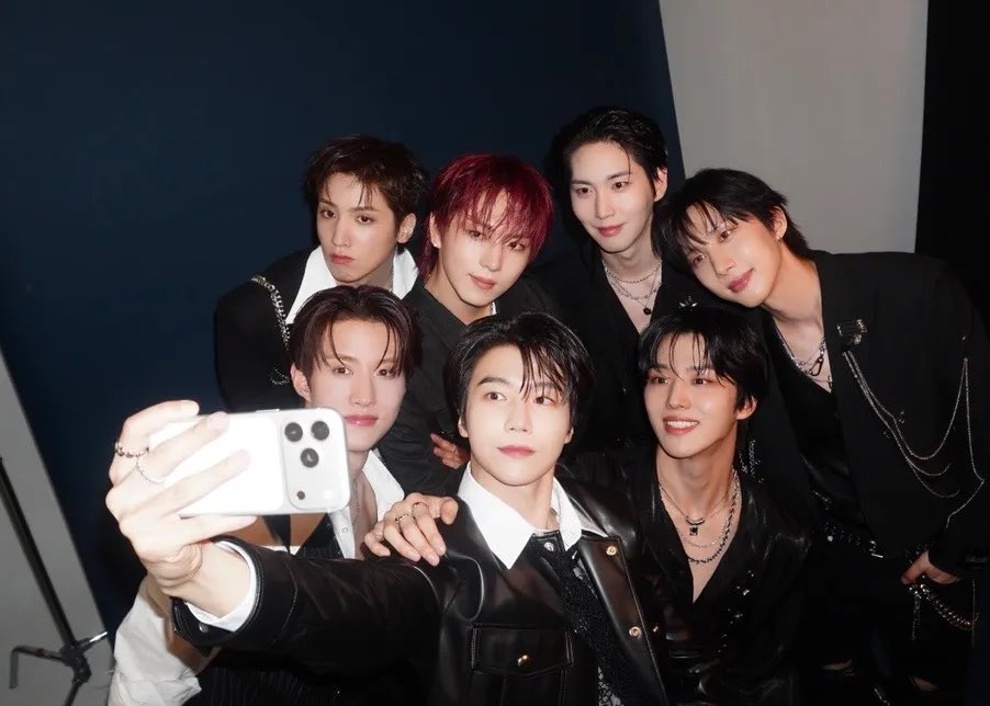 ilovekinosobad's tweet photo. From. PENTAGON
For. Universe 
#KINO #키노

[콘서트 포스터 촬영 끝!]

260721 From 키노

포스터 촬영 끝 ~~~~

아 이거 다들 꾸미고 사진 찍으니까 옛날 폼 나오네요 얼굴이 나라고 복지네요 같이 있으니 좋네요 유니버스가 좋아하겠네요 우하하 https://t.co/TlM2WF7rhj