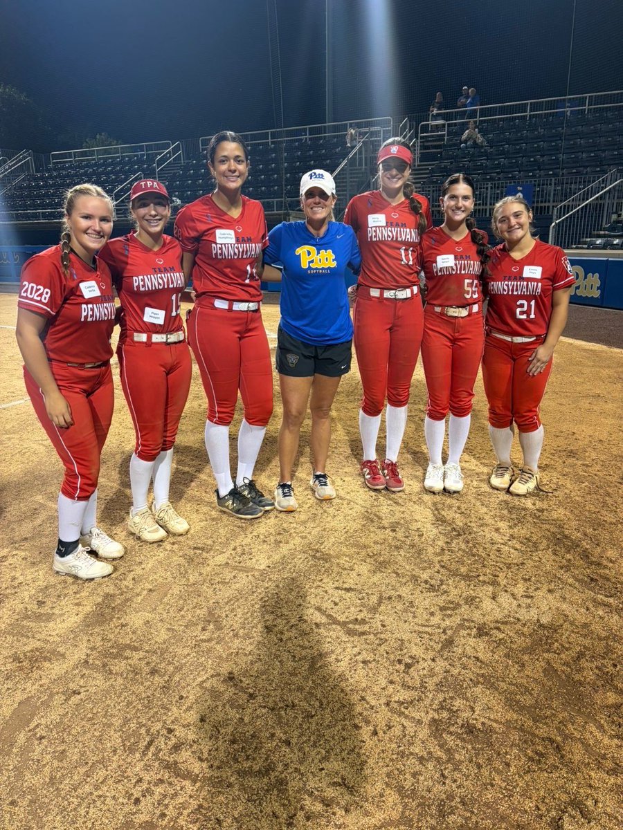 teampafastpitch's tweet photo. Wednesday night lights! 🔦🔦

Thanks @Pitt_SB for hosting some of our girls tonight for a camp! 

@NoelleIonadi_29 @Piper_Hoppel15 @MorganMaiers @GabbyHumphreys8 @emma_hays21 @CadenceVerba 

#teampaproud 

@DiamondAddicts @PA_recruit @PITTcoachallard @Coach_LWood https://t.co/Gsj3YSvPHW
