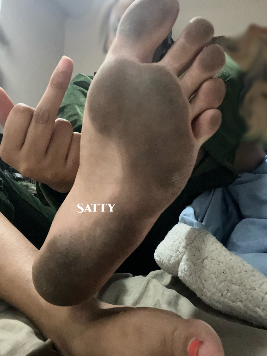mimiisme__'s tweet photo. Lamber esse pé e deixar ele limpo é a sua missão de vida agora, otario. Coloquem suas línguas pra fora, vocês tem muito trabalho! 

#DirtyFeet #Findom #Loser #Cuckold #FeetWorship #FeetHumiliation #Femdom #Paypig #Gooner #Goon #Edge #feetfetısh https://t.co/KMRO4hlyDL