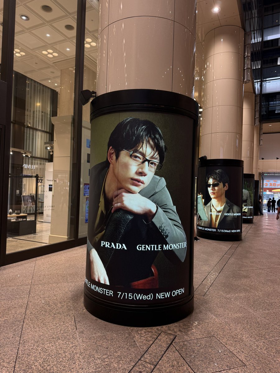 pap_rika_ks711's tweet photo. ちょうど先週末見に行ったんだよね〜
ソウルのユニクロのやつ多分行ったの同じ日だったし、またニアミス？
某大作ドラマが警察、誘拐、ワールドワイドとkiDnap GAMEと被る要素多いので、良くも悪くも比較対象になりそうで気になる今日この頃。 https://t.co/zJ7BNPjdzc