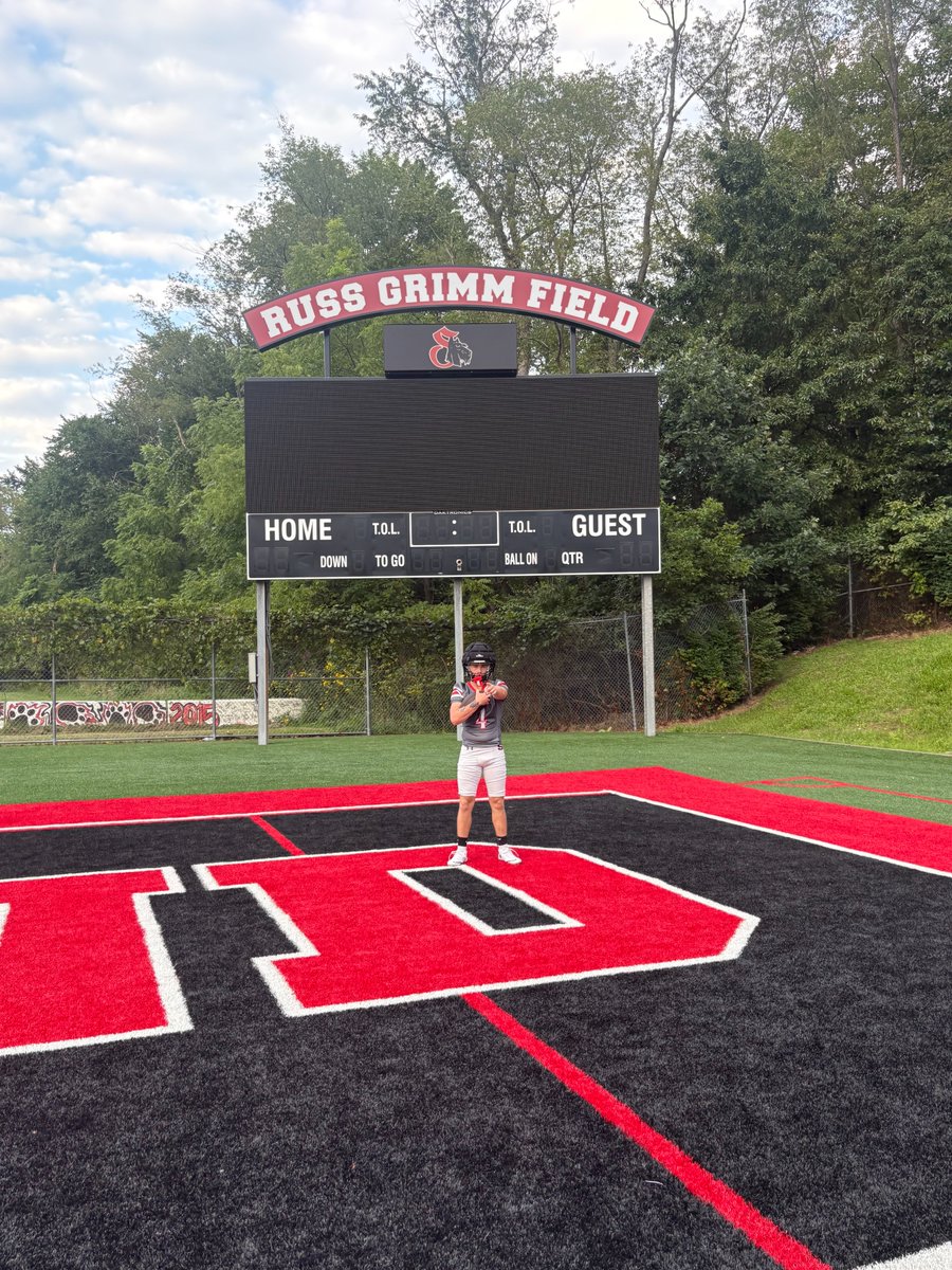 SHSFootball4's tweet photo. 4️⃣ 4 DAYS — #4 Jake Hull
4 DAYS TO KICKOFF! 🏈🔥
Today we’re counting down with #4 Jake Hull!
The first game is getting closer! Just 4 DAYS until The Battle of 119!
🔴⚫ Southmoreland Football
 🏈 Southmoreland vs. Connellsville
 🔥 THE BATTLE OF 119 https://t.co/zDTWbKLTwG