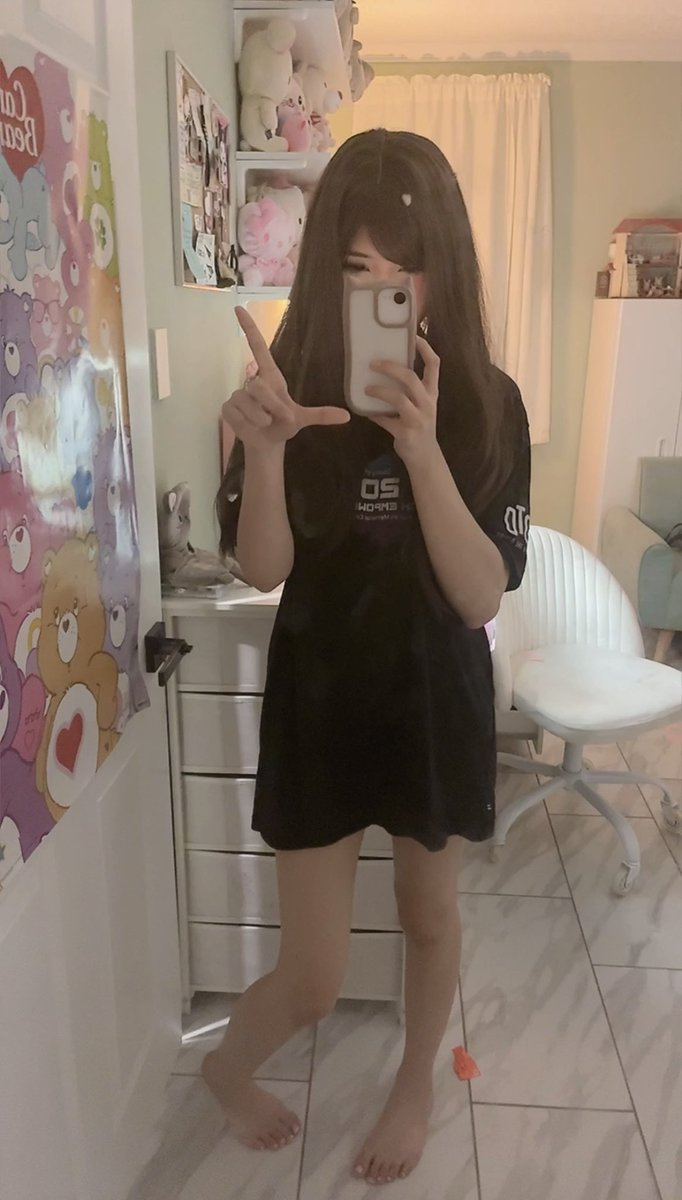 anythingformia's tweet photo. I may be shorter than you but that wont matter once youre on your knees with your wallet out https://t.co/H4rqjFy9Io