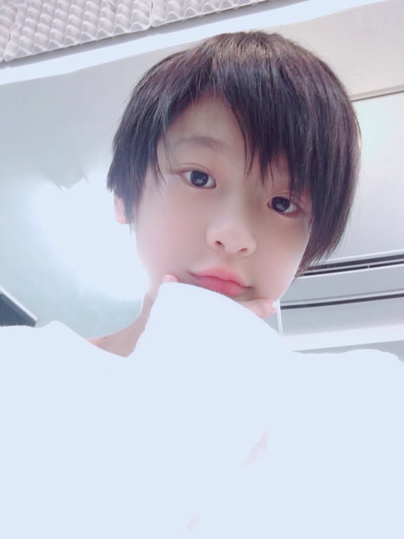 kosakunonegoto's tweet photo. 하가슈라는 분만큼 어린 시절 눈물날만큼 귀여운 사람 흔하지 않아 ㅜㅜ… 치이카와족처럼 생겻어 ㅜㅜㅜㅜㅜㅜㅜ https://t.co/CmFuAAZmqI