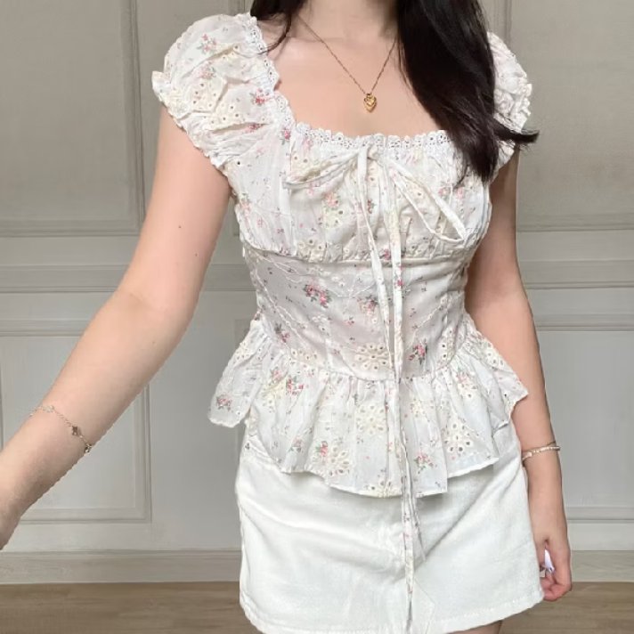 imjstayounggirl's tweet photo. kaloo pakee 𝙛𝙡𝙤𝙧𝙖𝙡 𝙩𝙤𝙥 ini jadi makin cantik ga sihhh, soalnya ini topnya cantik banget🥹🤍🌻 https://t.co/BeluRifpme