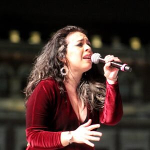 TonoMorHer1's tweet photo. Un día como hoy pero de hace 10 años ,estábamos mojados esperando a que saliera nuestra querida @CarlaMorrisonmx quien se presentaría en el #Zocalo #CDMX en el marco del festival de "LA SEMANA DE LAS JUVENTUDES" #INJUVE 
¿QUIENES MAS ESTUVIERON ALLI? 😭😭❤️✨ https://t.co/RkCi98QqQO