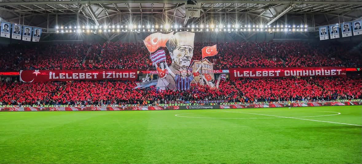 twitt_ErAy's tweet photo. VATAN , BAYRAK ve TRABZONSPOR gerisi tırıvırı.. https://t.co/w1NG2lp1Gt
