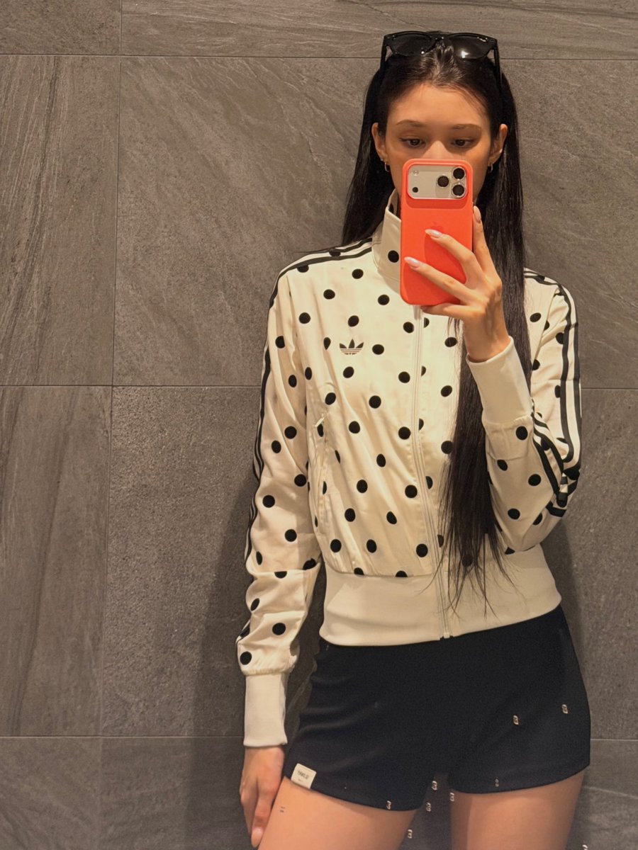 Love4Kep1's tweet photo. A pretty princess in polka dots 
#Kep1er #케플러 #휴닝바히에 #HUENING_BAHIYYIH #HIYYIH https://t.co/zqxjgjVn9z