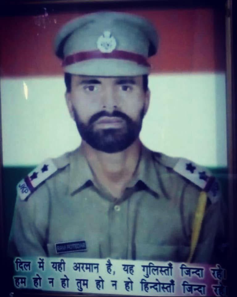 37VManhas's tweet photo. Homage to 

SUB INSPECTOR RAVI FOTEDAR 
@JmuKmrPolice

on his Balidan Diwas today. 
Sub Inspector Ravi Fotedar was immortalized fighting terrorists at Kupwara in Jammu &amp; Kashmir in 2002. 

#FreedomisnotFree a few pay #CostofWar. https://t.co/nZFgInviiM