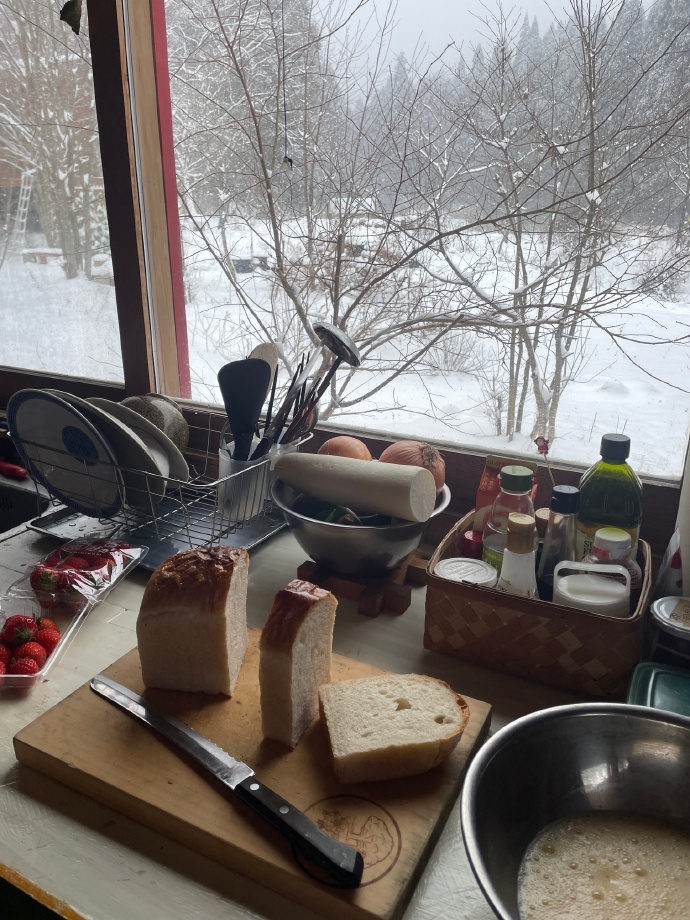 skycliff29's tweet photo. Just burned the toast again, but my boyfriend laughed and gave me half his strawberry jam toast + a forehead kiss https://t.co/ZAzevgkXXg