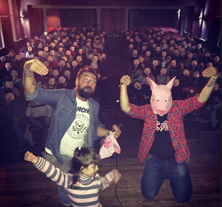 powerzyn's tweet photo. Son los mismos que hace 10 años hacian shows para 80 personas, por eso vale el doble.
Los admiro mucho. https://t.co/RgzeZdzRZR