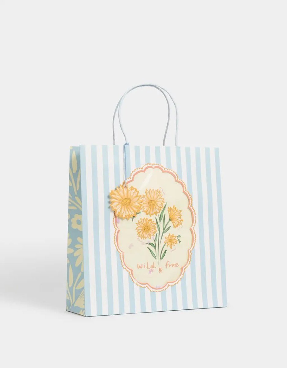 sparklylie's tweet photo. ㅤ

Ding-dong! A special delivery has arrived. 📦🚚💛

To: @Yvanilley 
Message: Enjoy asinan viral yang ngantrinya berminggu minggu ini bumil kesayangankuu🫶🏼
From: Luna

ㅤ https://t.co/hx7ivnPHRT