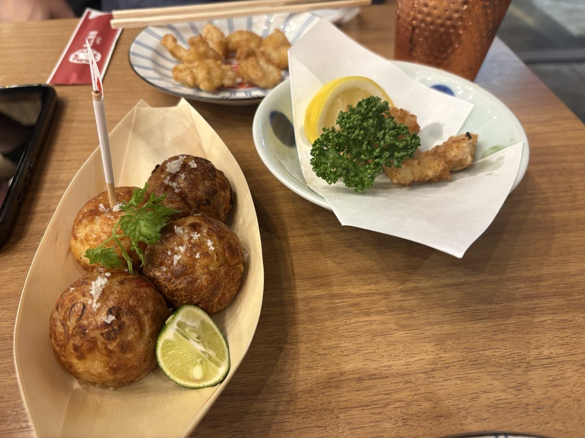 coconabaki's tweet photo. 息子があるもの←で全国優勝したので表彰式に大阪へ3日間ふたりで行ってきた😊
息子が芸人さんやアイドルと話してたり、サインや写真を求められていて不思議な気持ちになった！
改めておめでとう♡ママを表彰式に連れてってくれてありがとう🥰 https://t.co/0l3zuljfx2