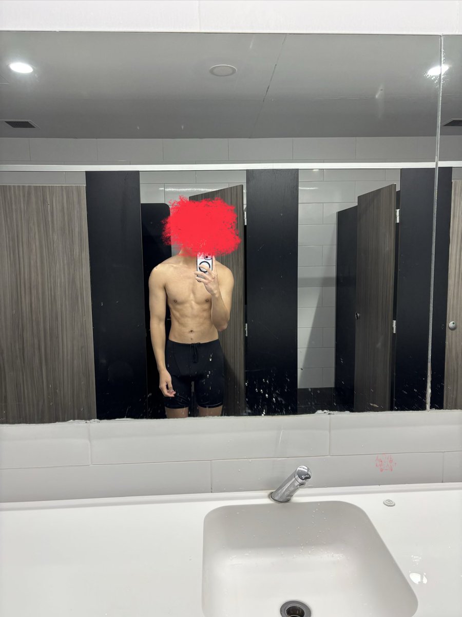 leonzhangg's tweet photo. being naughty in the change rooms https://t.co/imrMgojrMP
