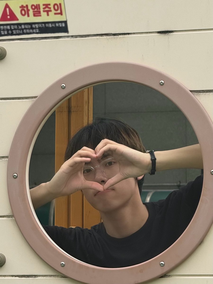 HanSumi10's tweet photo. 영훈씨 왜 콩나물 좋아해요? 🥲😂 https://t.co/UHAJcxBsIf