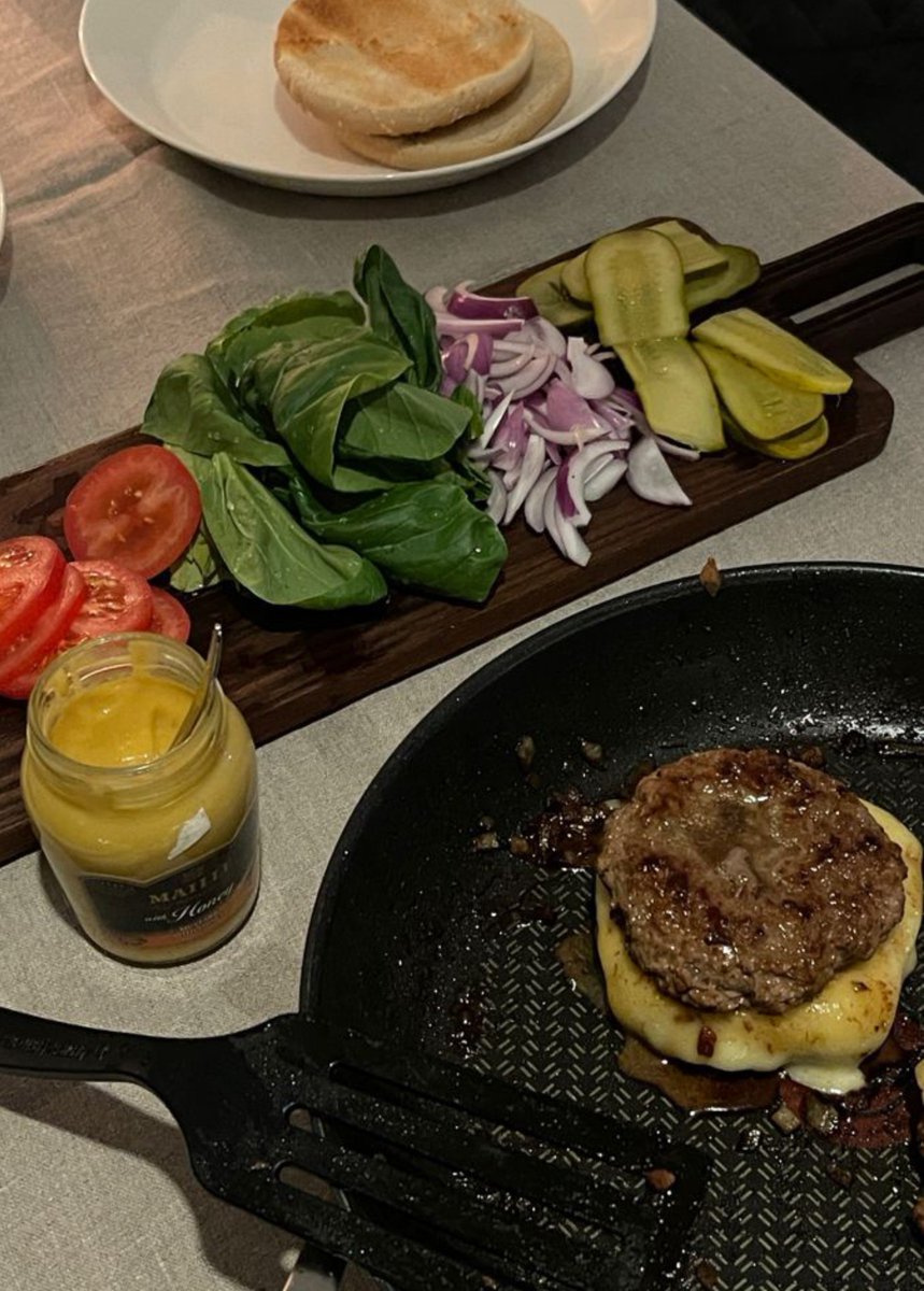 liloveyn's tweet photo. ♥︎©ㅤ𝚁𝙹. comer uma besteira as vezes é banquete sim! 🧑🏼‍🍳🌯ㅤ,ㅤ✺ㅤׄ🇧🇷 https://t.co/JxUE8uyNJj
