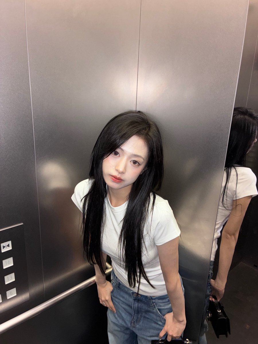 picbaemon's tweet photo. AHYEON WEVERSE UPDATE https://t.co/vJZimg77no