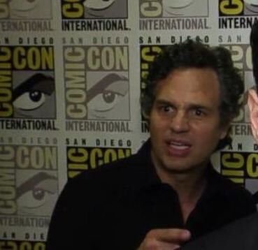 alleluiadomum's tweet photo. does mark ruffalo know he's famous? https://t.co/kesswG4X0j