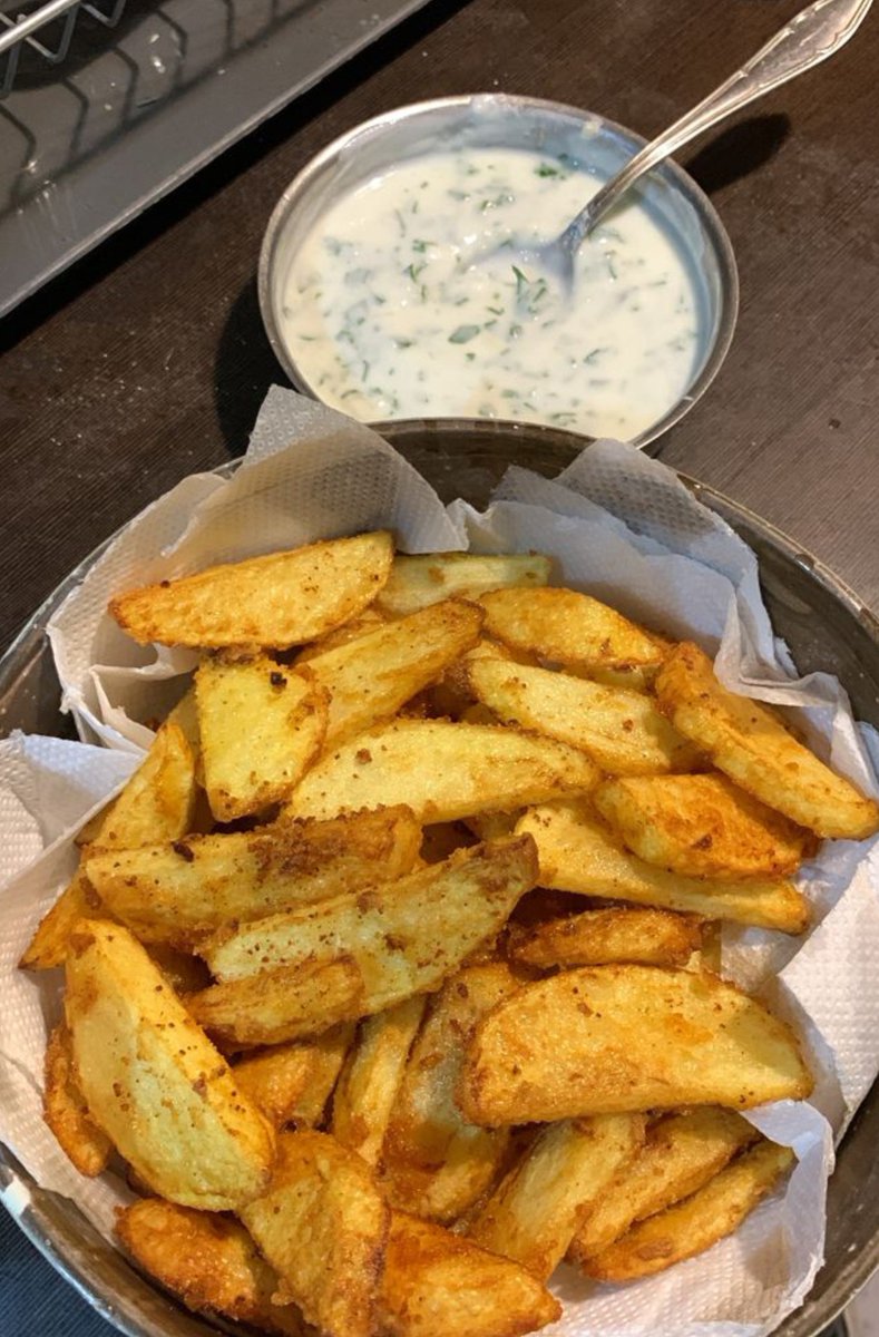 liloveyn's tweet photo. ♥︎©ㅤ𝚁𝙹 hoje foi hambúrguer com batata! tudo feito em casa. 💆🏼🫔. ㅤ,ㅤ✺ㅤׄ🇧🇷 https://t.co/dqFonfYMBu