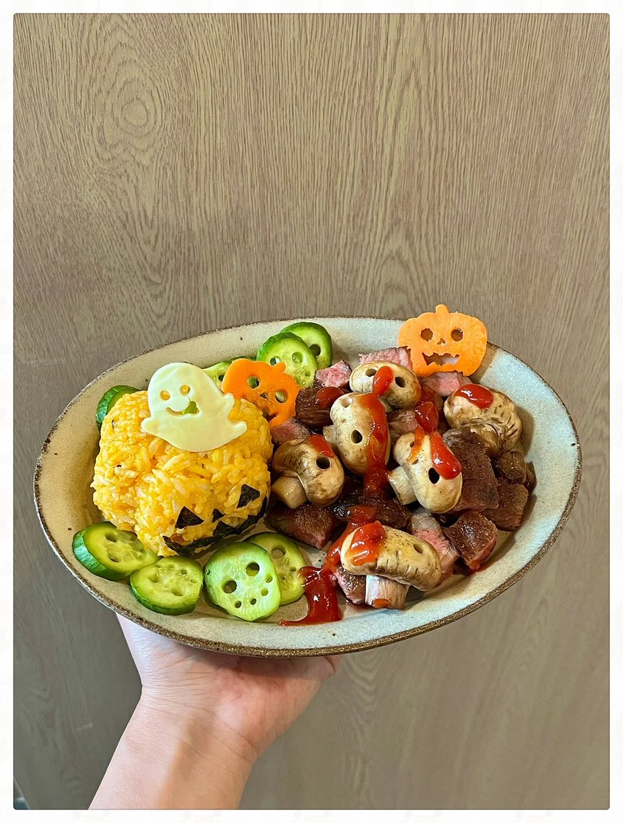 Pond142536's tweet photo. Spooky season’s best meal is here! Our Halloween Pumpkin Risotto features roasted pumpkin, crispy sage, and a dash of nutmeg to warm your bones. Limited stock only—grab yours before the ghostly crowd takes them! #Halloween特餐 https://t.co/mctTvzp51V