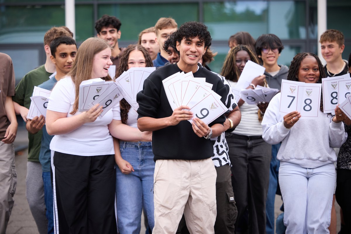 ManCityCouncil's tweet photo. 🤞The results are in!🥳 

A huge congrats to the pupils from @TheBarlowRC, @WilliamHulmes, CHS South (pictured) and everyone else in Manchester who just picked up their GCSE results

Keep an eye on our feed today as we'll be sharing more Results Day photos from across the city! https://t.co/XLUELKoN1E