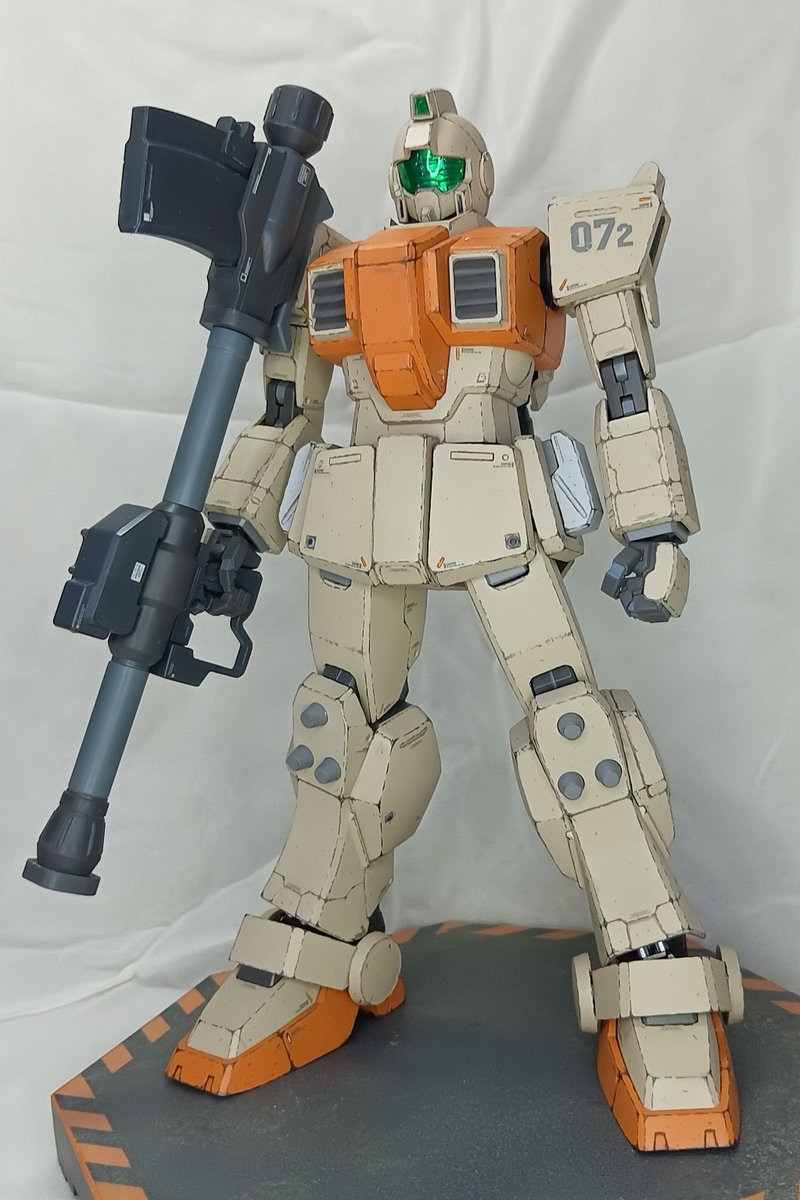 tom91319506's tweet photo. 久しぶりに完成品を投稿

陸戦型ジム　07小隊2番機
（数字は読むな）

シールドとマシンガンは他で使いたいので、無し。
代わりに、ez-8付属のバズーカ持たせた。 https://t.co/ZUOHLrFlnF