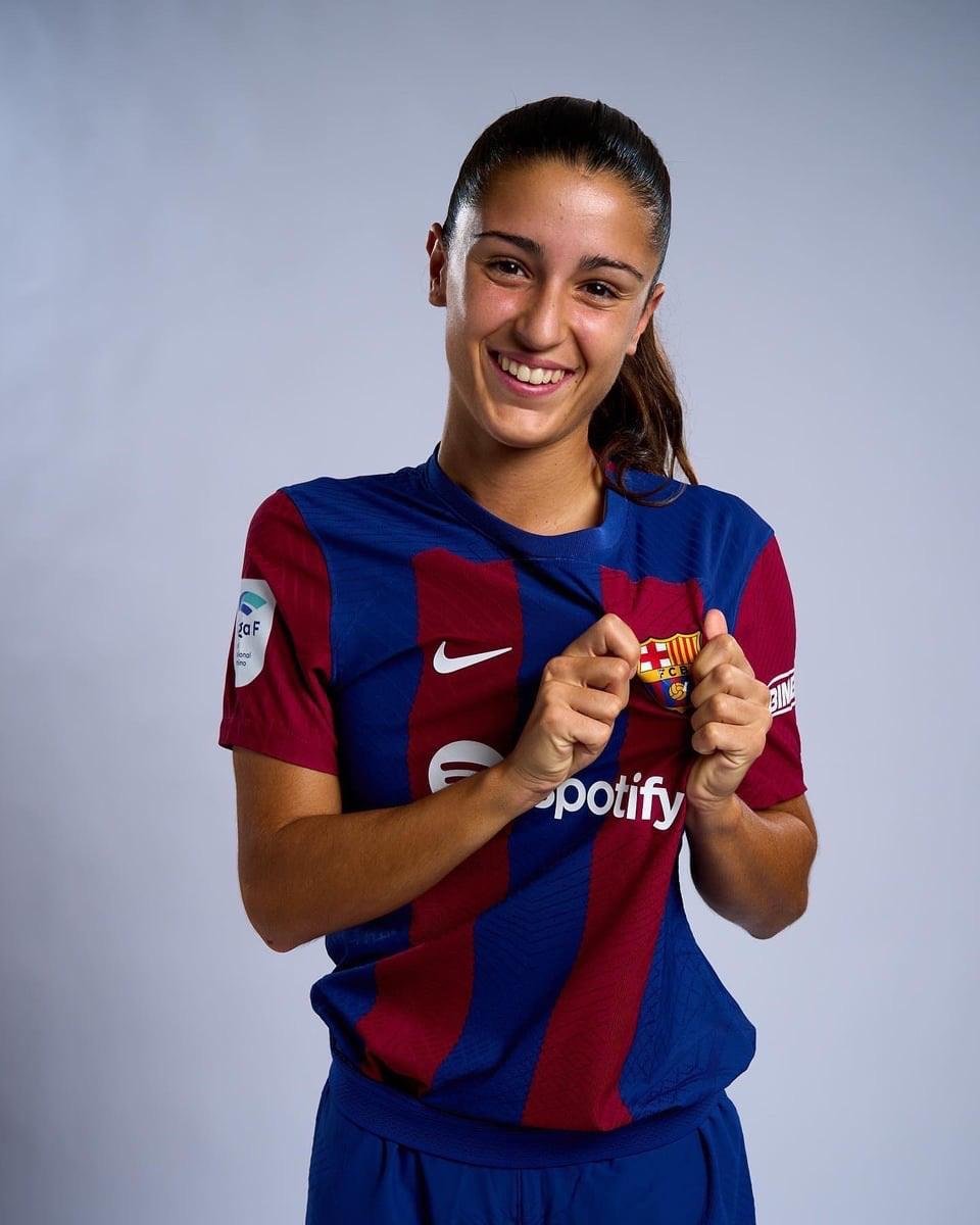 Heroineonly's tweet photo. ✨ Unstoppable Spirit: Jana Fernández! ✨
Bringing total grit, passion, and that winning smile both on and off the pitch. Absolute inspiration! ⚽💙❤️
🌟 #JanaFernandez #FCBfemeni #FootballStar #Heroinesonly💃 https://t.co/WPPow2Fdn1