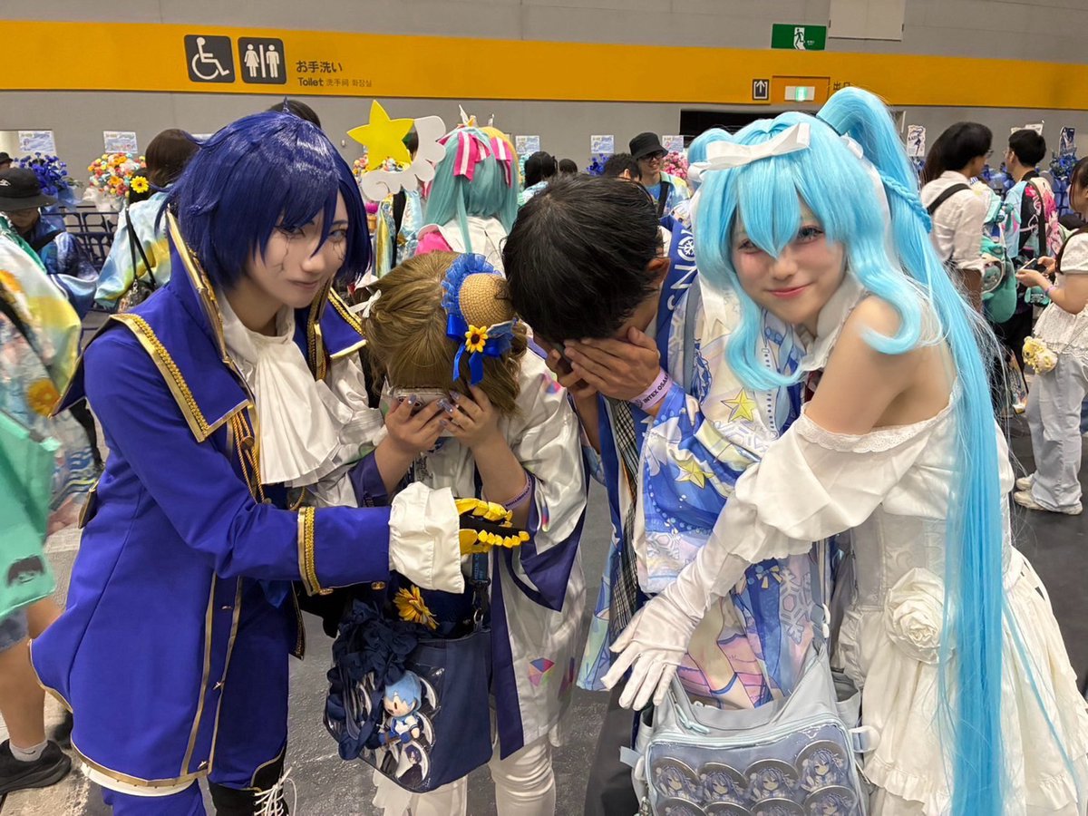 nSnowMaterial's tweet photo. 今回のマジミラで初めてレイヤーさんとお話させていただいて、慣れてなさすぎて限界ヲタになってしまいましたがありがとうございました！
お二方とも最高でした😖

🩵▶︎@DINM_b 
💙▶︎@runoti0601 

 #マジカルミライ
 #マジカルミライ2026
 #初音ミク
 #KAITO https://t.co/PYlAKhLrAH