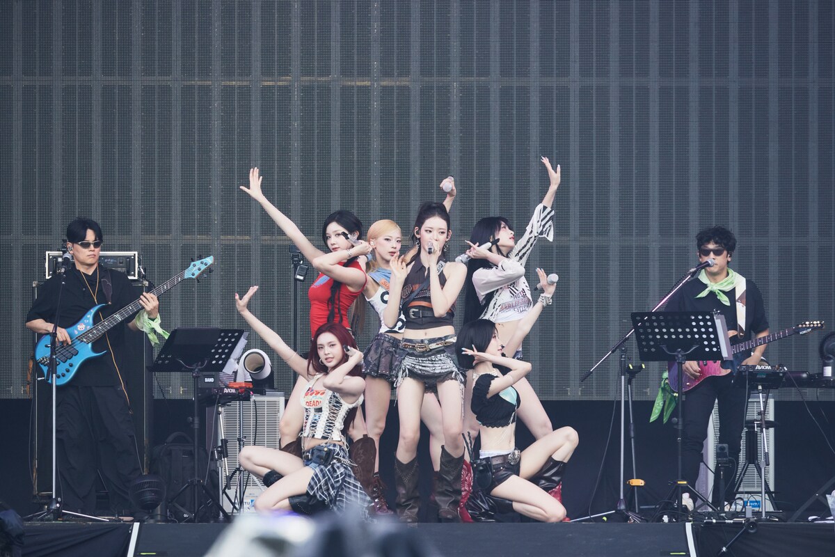 natalie_mu's tweet photo. ◥◣SUMMER SONIC 2026 レポート◢◤

BUMP OF CHICKENの凱旋やThe Strokesが
スタジアム沸かせた #サマソニ 初日 
https://t.co/sqkWXRWUpy

BABYMONSTER、WEST.、JENNIE、マカロニえんぴつ、アイナ・ジ・エンド、女王蜂、MAN WITH A MISSIONら熱演 https://t.co/W6CFeAeZ3P