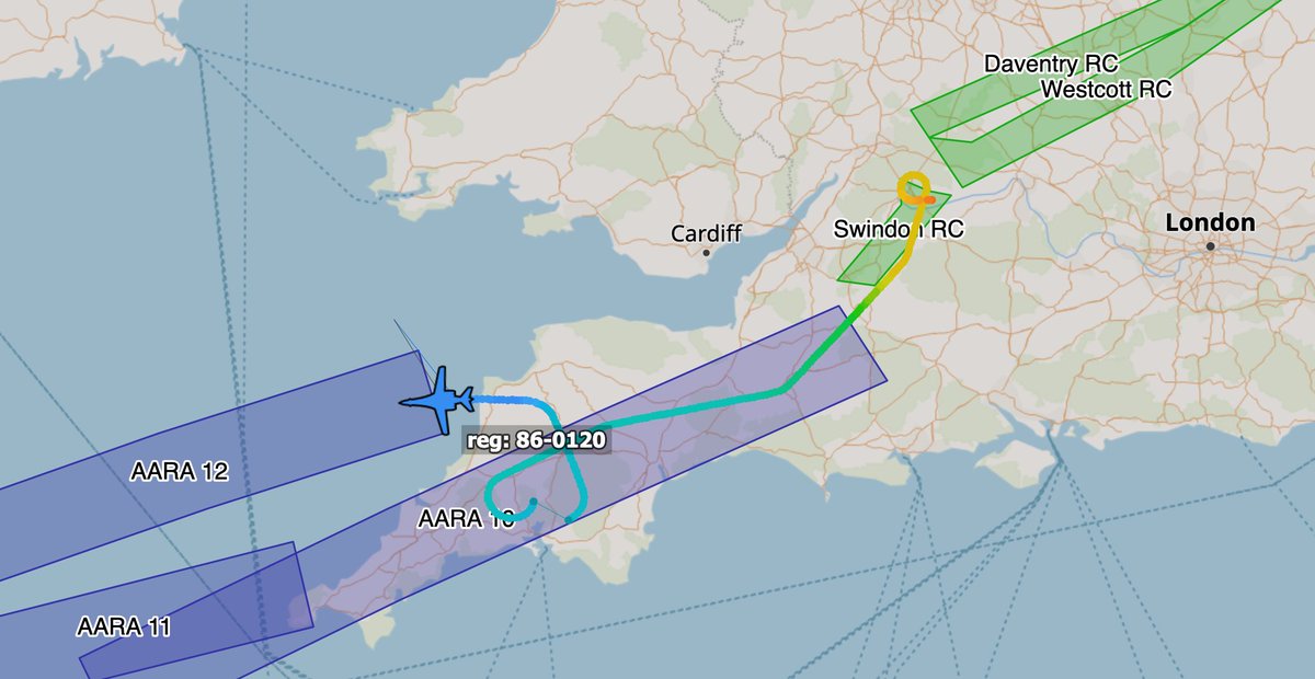 ArmchairAdml's tweet photo. #USAF United States Air Force

Rockwell B-1B Lancer 2x
#AE6BFA 86-0120 - KAZAN 72
#AE6BFE 86-0124 - KAZAN 73

+ ABATE 96 1x KC-135 Stratotanker

KAZAN 72/73 Flt 2x B-1B Lancer's is airborne from RAF Fairford on a now regular training sortie, refuelling with ABATE 96, a KC-135 tanker from one of the temporary U.S. bases in Europe.

@MATA_osint @havoc_aviation