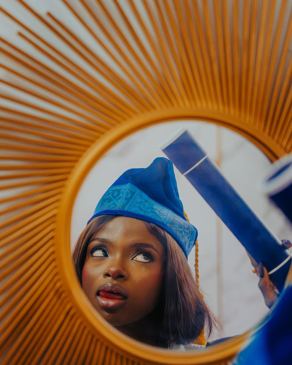 shortieee_09's tweet photo. Hiiiii
I graduated on Tuesday😌🧑🏾‍🎓 https://t.co/0DKK0EcZ82