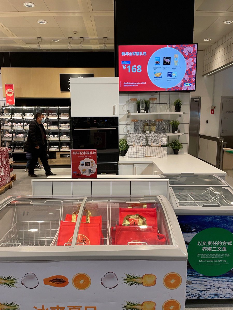 VacaIustin's tweet photo. Stocked up with cold brew coffee, late-night snacks u0026 essential toiletries at the neighborhood convenience store! Perfect for busy workdays u0026 weekend movie marathons. ， https://t.co/WDos8IX9VI