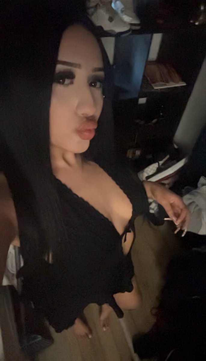 sofialynn_'s tweet photo. Hmu I sell papi 😘❤️ #tits #latina #chudai #selling https://t.co/4oGbgCBD3K