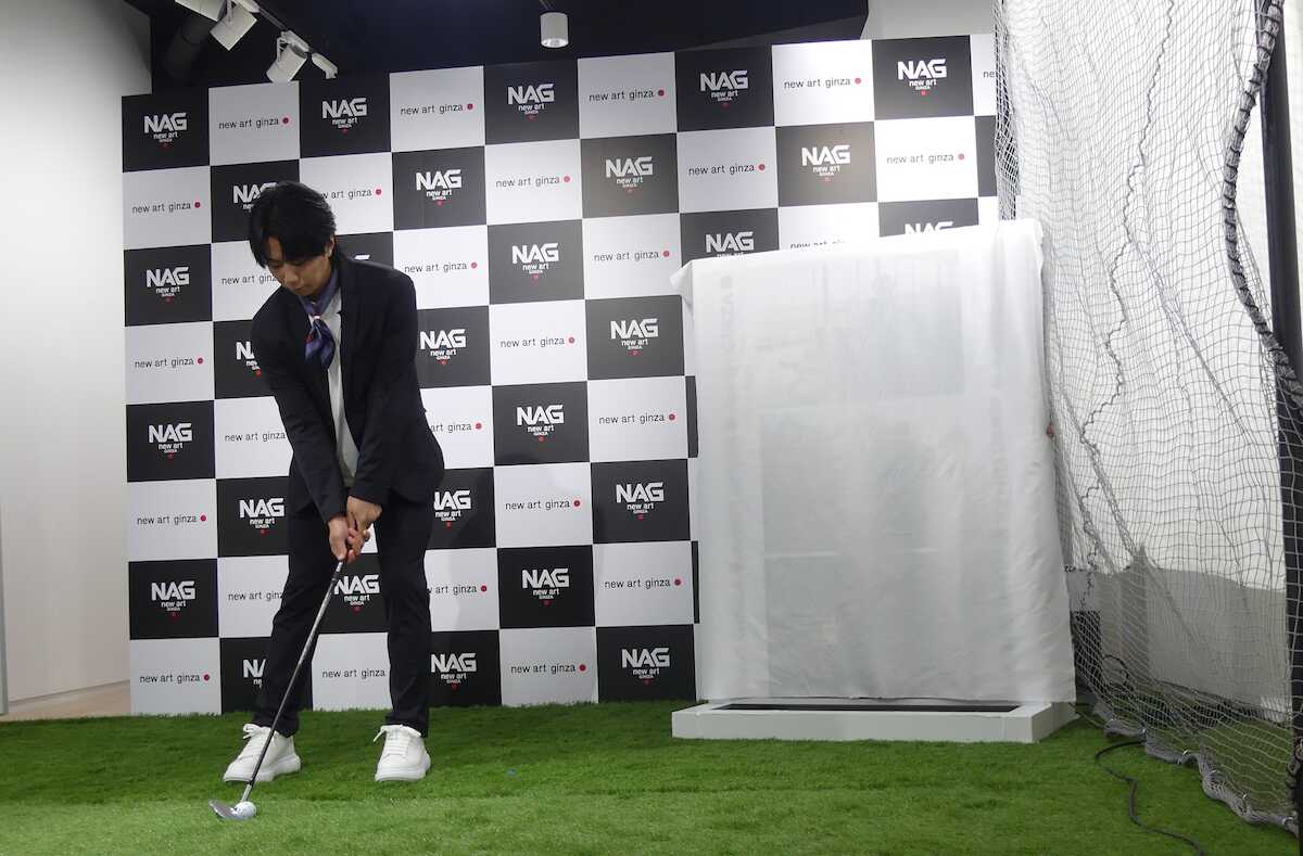 topicool_jp's tweet photo. 【トピクル】

北山宏光、新ゴルフブランド発表会で豪快スイング披露！「フォーム見られたくない」と照れ笑い

「あまりフォームを見られたくない」とボヤいていた北山さん。しかし、アイアンを振り抜くスイングはとても華麗でした

▼記事はこちら▼
🔗https://t.co/MJr4dV7ud7

＃北山宏光 https://t.co/M93HRLA44f