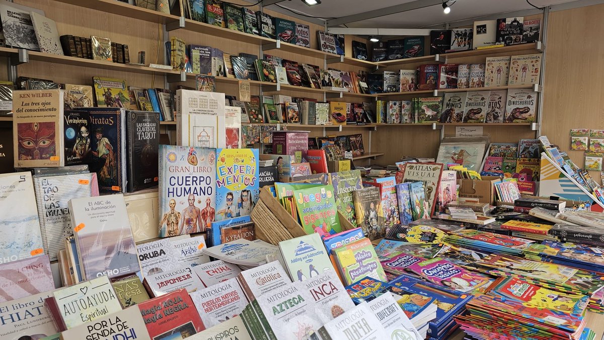 SantaPolaTurism's tweet photo. 📚 ¡Últimos días para visitar la Feria del Libro!
Consulta todas las ferias y mercados de Santa Pola 👉🏻 https://t.co/7yWGTmZZdm
#SantaPola #feriaLibro #mercados #mercadillos https://t.co/4n45sGAZ4o
