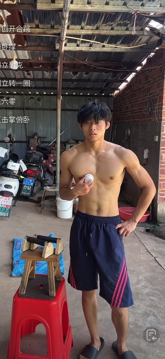 luyi13king's tweet photo. The video is about 50 minutes long. There's premature beats, the heart rate gets crazy when it reaches its limit, myocardial ischemia, and an extremely handsome guy with shredded muscles https://t.co/Kaako0vAVl