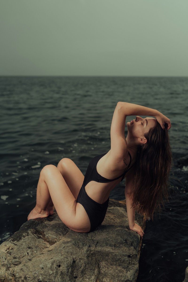 Carlajohn55's tweet photo. Lost in the ocean tide. ✨🌊 #OceanVibes #MoodyGlow #CoastalAesthetic #OutdoorPhotography #SummerMood https://t.co/M9FNQvBEUG