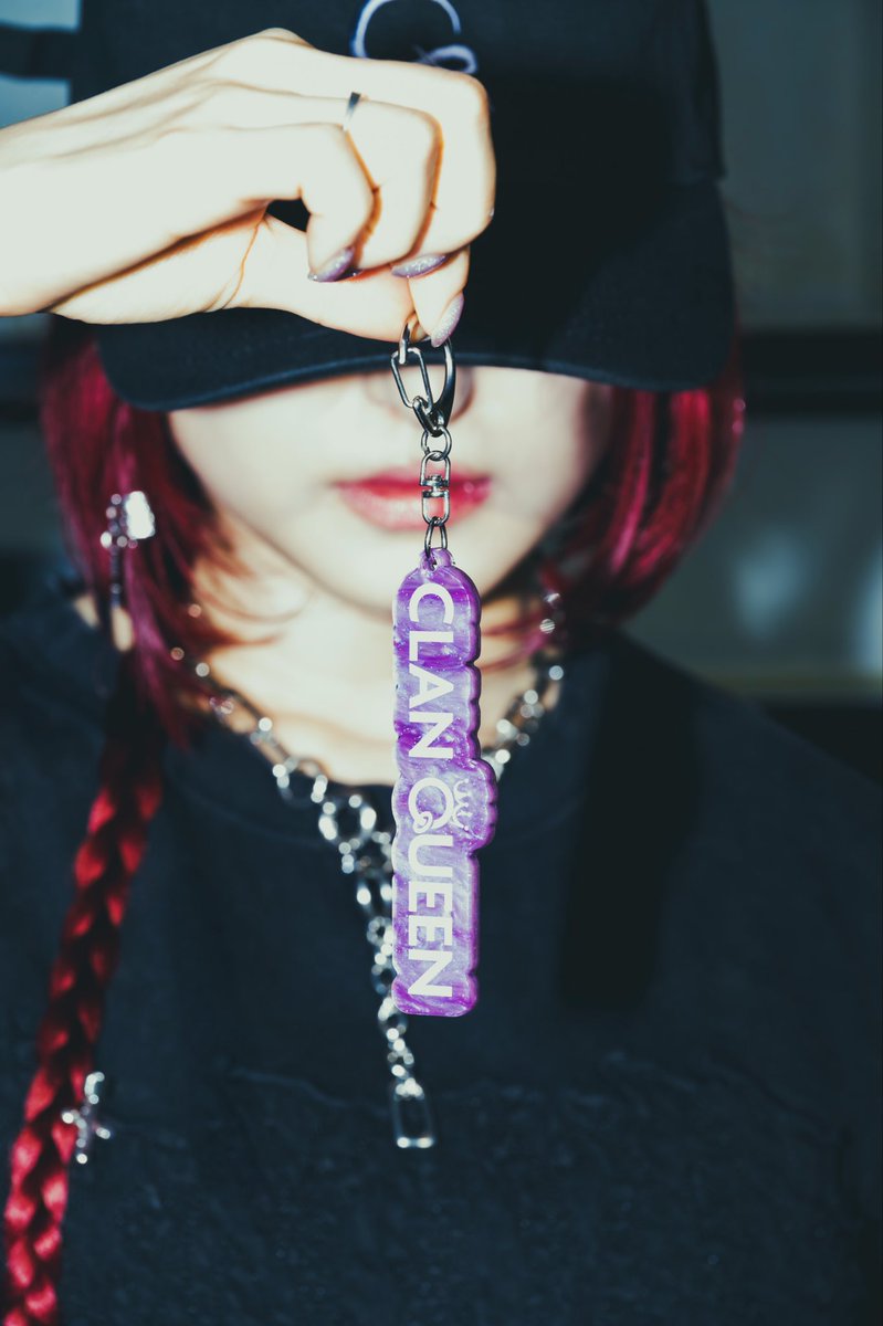 clan_queen_'s tweet photo. \ 𝙊𝙁𝙁𝙄𝘾𝙄𝘼𝙇𝙂𝙊𝙊𝘿𝙎 𝙄𝙣𝙛𝙤 /

NEW GOODS 解禁!!
────────────

CQ THORN GRAPHIC T-SHIRT ¥5,000
CQ Logo Cap 2026 ¥4,500

────────────

明日8/21
WILD BUNCH FEST. 2026
から販売‼︎

夏フェス商品EC販売決定
続報を待て

Photo by : @_edosota_

#CLANQUEEN https://t.co/uzVrmbRKco