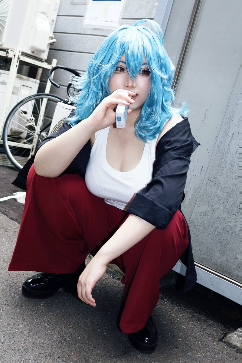 samu_0731's tweet photo. cosplay / SAKAMOTODAYS
　　赤尾リオン🚬

「あー。火ぃねぇじゃん｡…………」

photo📸→@psrp_na
#仙スト #コスプレス #ハルグラフ https://t.co/HiVa1mwjn3