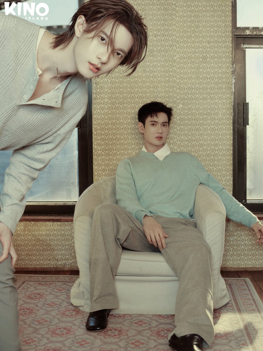KinoIsland's tweet photo. 햇살이 창가에 머물고,
이어폰 속 노래는 마침 다음 곡으로 넘어간다.
바람에 머리카락이 흩날리고,
컵 속 얼음은 천천히 녹아내리고,
오후의 그림자는 길게 늘어진다.

어떤 순간들은 애써 기억하지 않아도,
시간 속에서 몇 번이고 다시 빛난다.

EVERY ENCOUNTER CONTINUES.

돌이켜보면, 우리의 만남에도 메아리가 있었다.

#poohpavel #พูห์พาเวล
#ppoohkt #pavelphoom