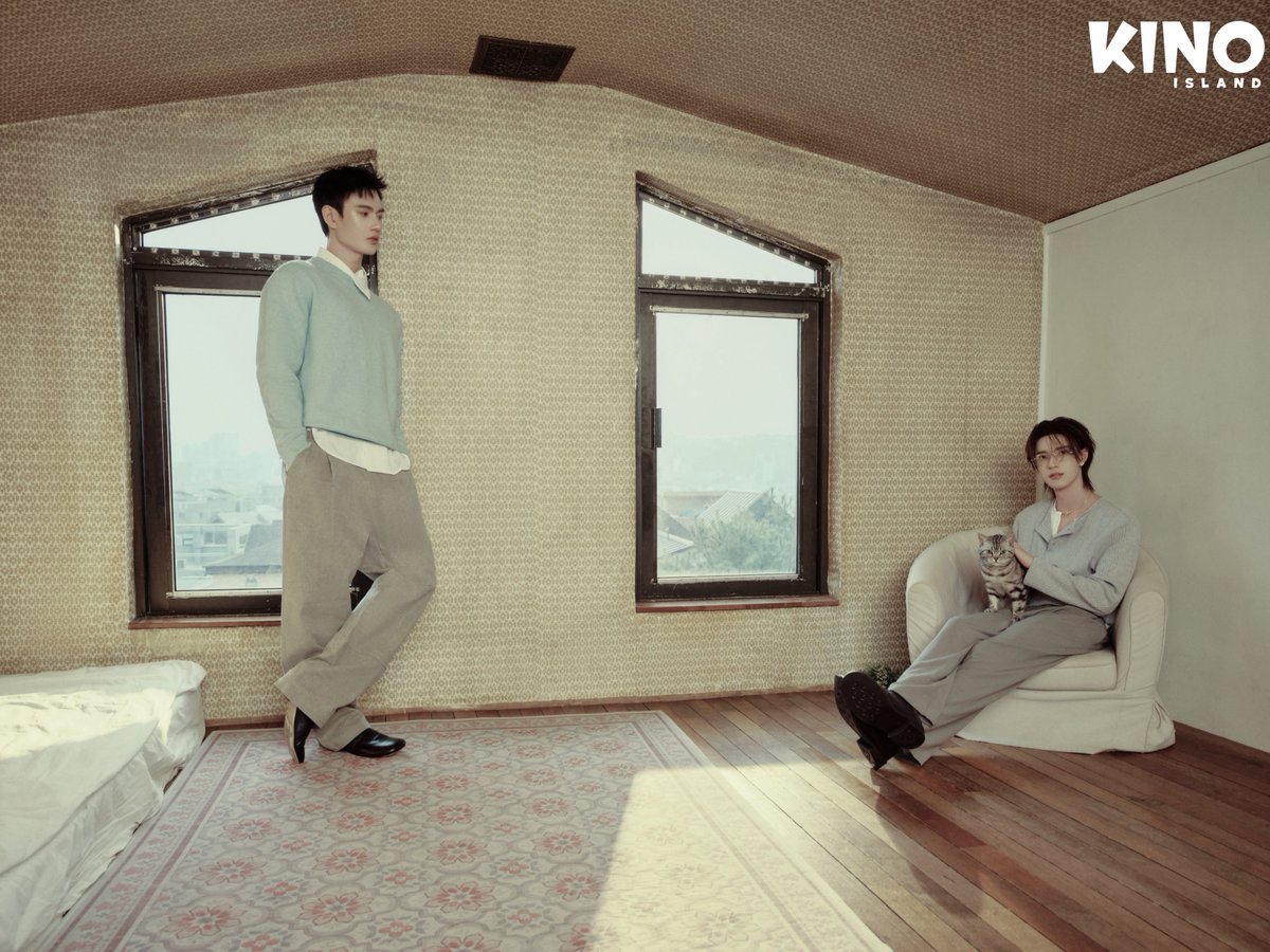 KinoIsland's tweet photo. 햇살이 창가에 머물고,
이어폰 속 노래는 마침 다음 곡으로 넘어간다.
바람에 머리카락이 흩날리고,
컵 속 얼음은 천천히 녹아내리고,
오후의 그림자는 길게 늘어진다.

어떤 순간들은 애써 기억하지 않아도,
시간 속에서 몇 번이고 다시 빛난다.

EVERY ENCOUNTER CONTINUES.

돌이켜보면, 우리의 만남에도 메아리가 있었다.

#poohpavel #พูห์พาเวล
#ppoohkt #pavelphoom