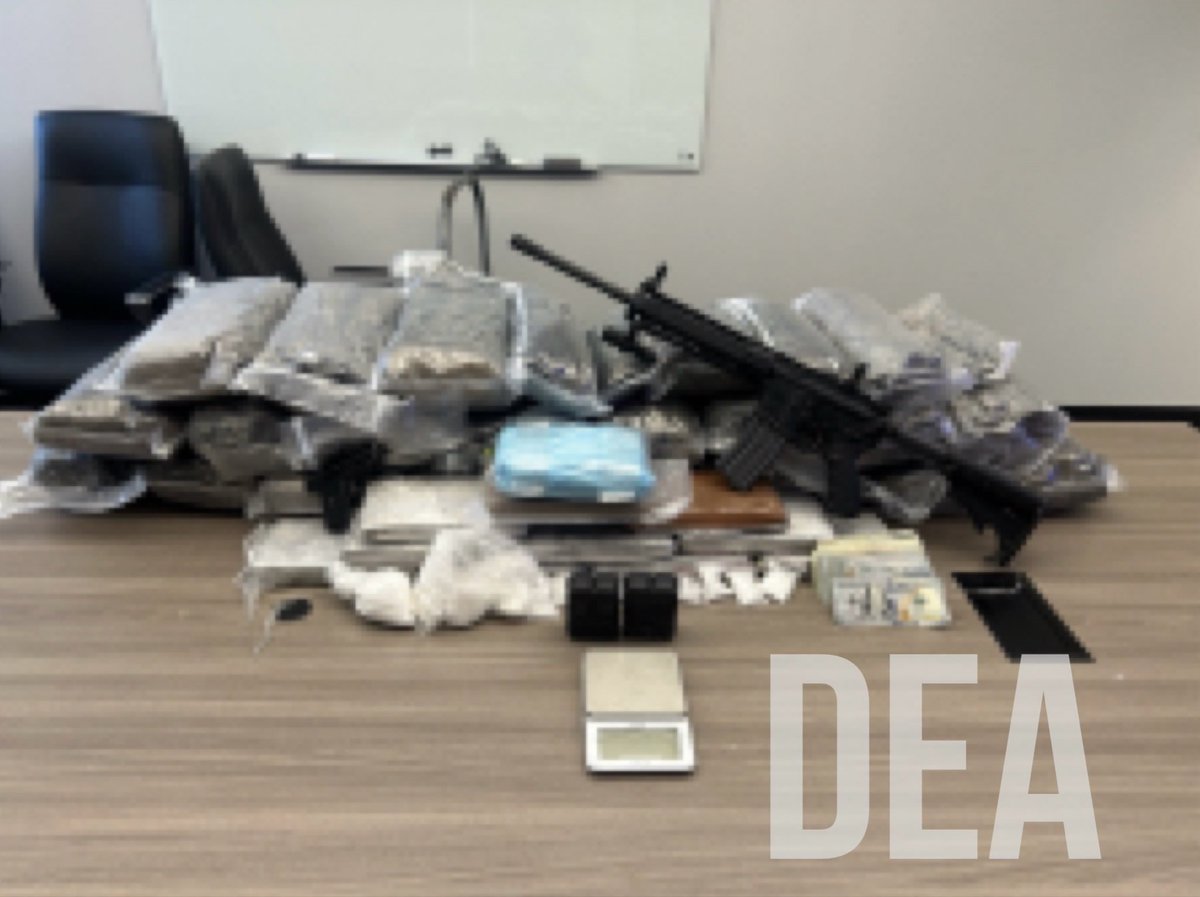 DEALOSANGELES's tweet photo. The men and women of DEA work 24/7 to keep dangerous drugs off our streets. Recently, along w @GlendalePD &amp; @FontanaPD, our agents seized multiple quantities of meth, cocaine, weapons &amp; illicit cash. Stopping the flow of drugs before they reach communities.@deahq @TheJusticeDept https://t.co/aFoUf3mKqE