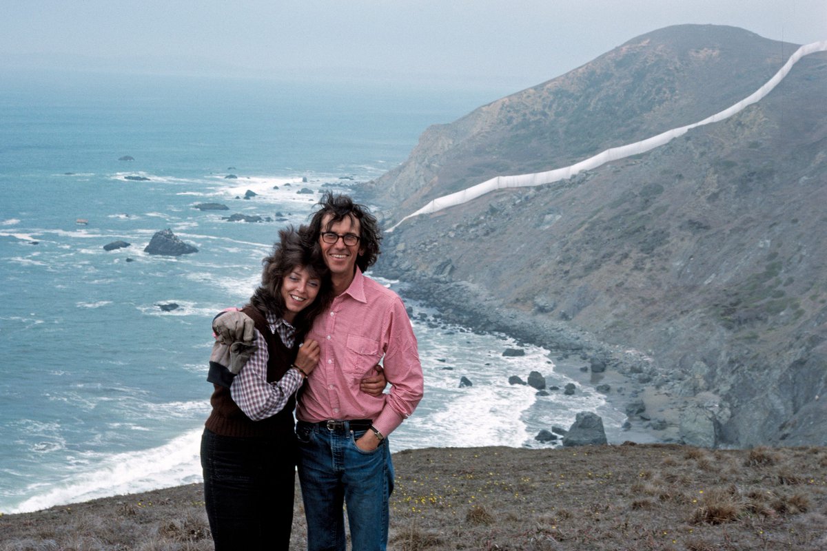 Gagosian's tweet photo. "Christo and Jeanne-Claude: Running Fence at 50 Years" is on view at the Museum of Sonoma County in Santa Rosa, California. The exhibition celebrates the fiftieth anniversary of the artists' monumental "Running Fence, Sonoma and Marin Counties, California" (1972–76): https://t.co/qULo2pIXV6