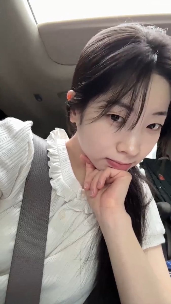 kimohida's tweet photo. Dahyun’s bare face is seriously lethal. 🫪 https://t.co/MunREJWWE1