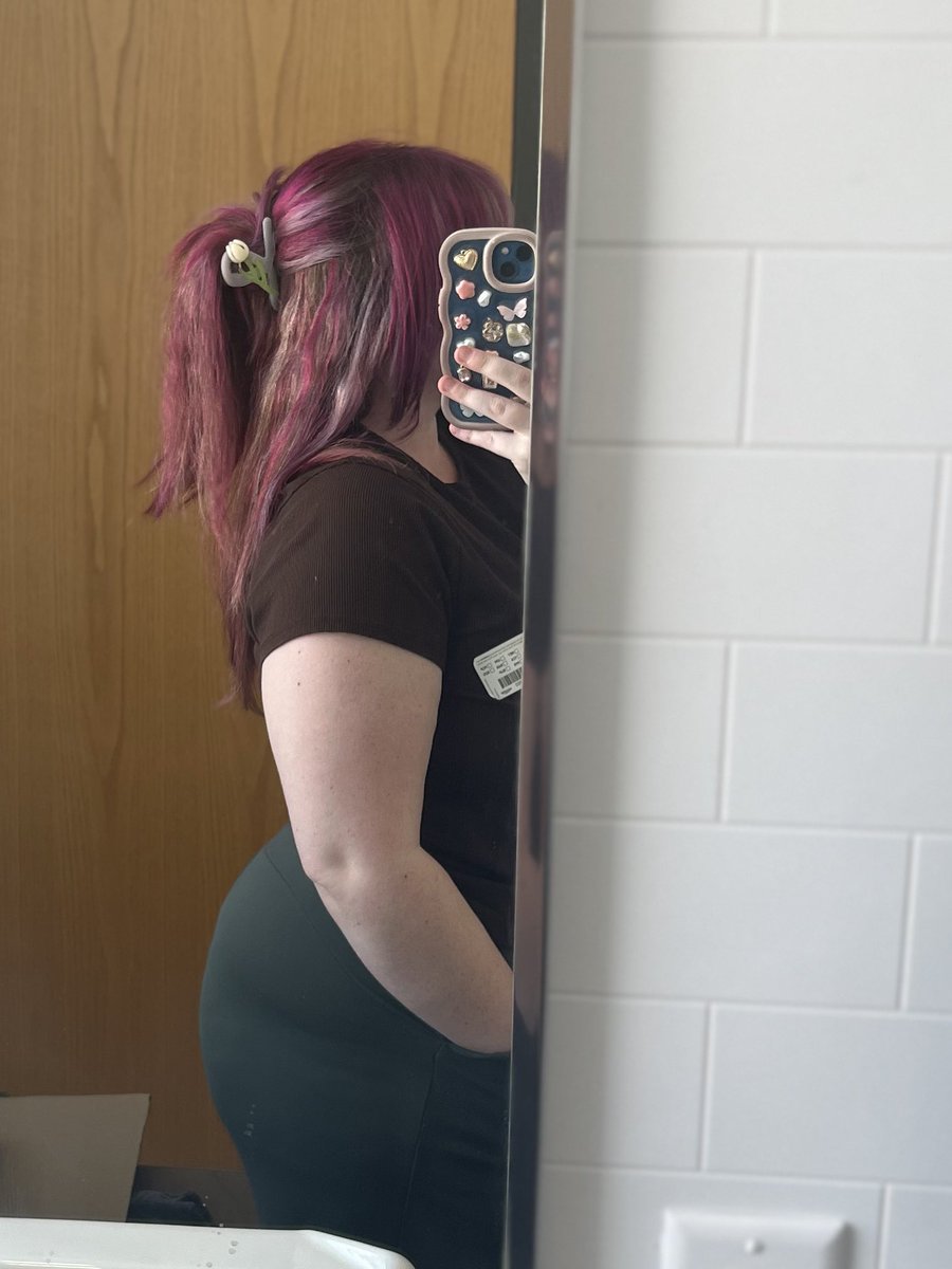 lizjoyLIVE's tweet photo. big fan of my hair clip https://t.co/VhdEdzV62i