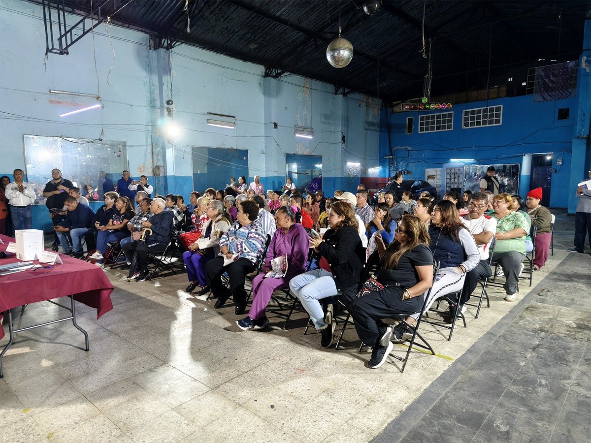 IsraelMorenoVC's tweet photo. Hoy llevamos a cabo nuestra Asamblea Vecinal de Seguridad para Prevenir el Delito en la colonia Revolución. 🤝🏻

Escuchar a nuestras vecinas y vecinos es fundamental para construir comunidades más seguras. Por eso, seguimos recorriendo las colonias, atendiendo sus inquietudes y sumando esfuerzos con las autoridades para fortalecer la prevención y la seguridad.

La seguridad se construye entre todas y todos, con organización, participación y atención cercana. 💚

¡Seguimos trabajando por una colonia Revolución más segura y tranquila para nuestras familias!

#IMR #ColoniaRevolución #Seguridad #PrevenciónDelDelito #TrabajoEnTerritorio