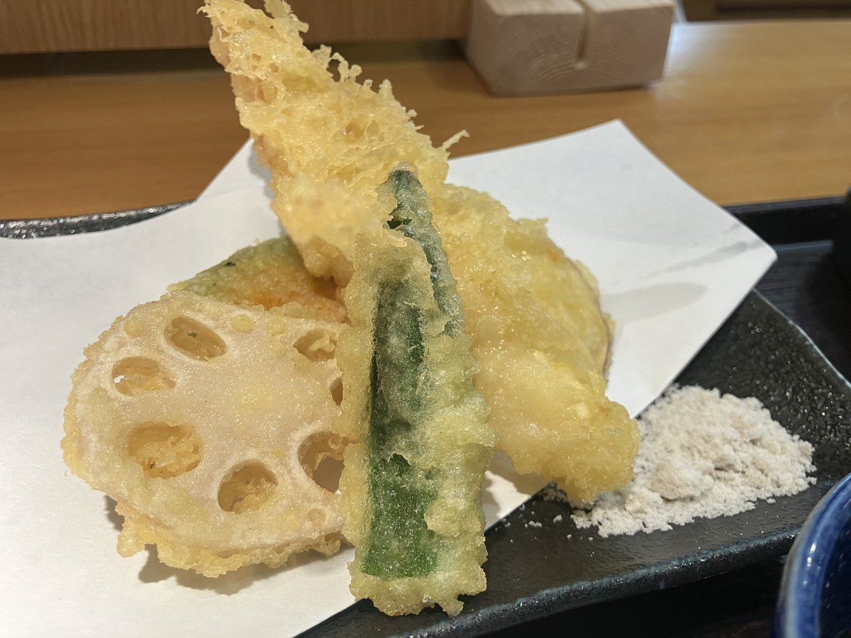 daikke660's tweet photo. 新潟では1日2食、そば。
朝は栃尾油揚げそば
昼は天ざる https://t.co/mDOKj8zONF