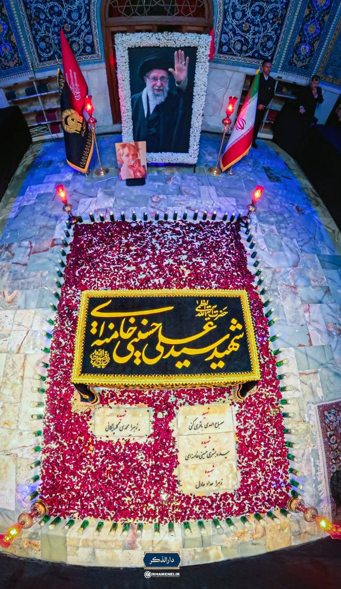 Khamenei_m's tweet photo. https://t.co/pjJMjZyjds's exclusive frame of the blessed resting place of the Leader of the Truth-Seekers of the World in the Dar al-Dhikr hall of the holy shrine of Imam Reza (pbuh) https://t.co/wd8K2LqoZa