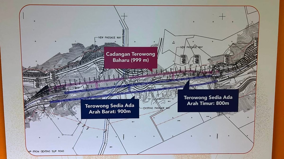 HezeriSamsuri's tweet photo. Pagi ni kita cerita terowong!

Geng Pata Timo, kita bakal dapat terowong se lagi. Nak memudahkan perjalanan kita, ان شاء الله

Nama projek - Terowong Ketiga Genting Sempah & Pelebaran Lebuhraya Kuala Lumpur-Karak

Projek bernilai RM2.1 bilion merangkumi:

Terowong Ketiga Genting Sempah
• Panjang: 999 meter
• Lebar: 9,755 mm
• Menggunakan New Austrian Tunnelling Method (NATM) bermakna ia tidak mengganggu aliran trafik sedia ada
• Akan beroperasi bersama terowong sedia ada 

Pelebaran Lebuhraya Kuala Lumpur-Karak
• Melibatkan 45.3 km
• Jalan 3 lorong dinaik taraf kepada jalan       berkembar 4 lorong
• Dari Gombak hingga Mempaga, Bentong
• Lebih 135,000 kenderaan sehari menggunakan laluan ini

Sasaran siap: 8 Mac 2030