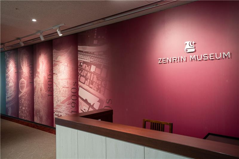 ZENRIN_official's tweet photo. 【速報】ゼンリンミュージアム 東京特別展の詳細が明らかになりました📝
　
✅期間は9/16(水)～9/22(火・祝)
✅場所は丸善さん丸の内本店4Fギャラリー
✅直近の企画展展示品含む計27点の地図を展示！
✅入場は無料です！！（←超重要）
　
行かない理由？全くないですね。 https://t.co/EEQPQpgTLh