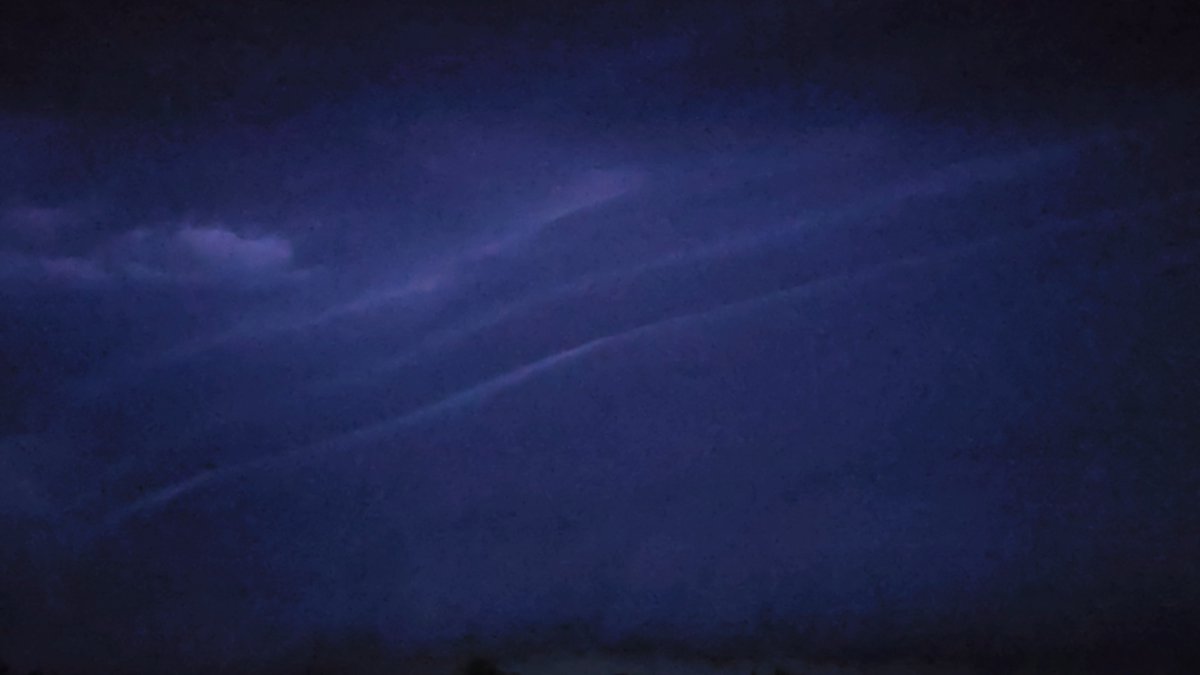 DJP_wx's tweet photo. Nast shelf cloud over hwy 80 and purdom rd, Calloway County @NWSPaducah https://t.co/gUMrmyoBmZ